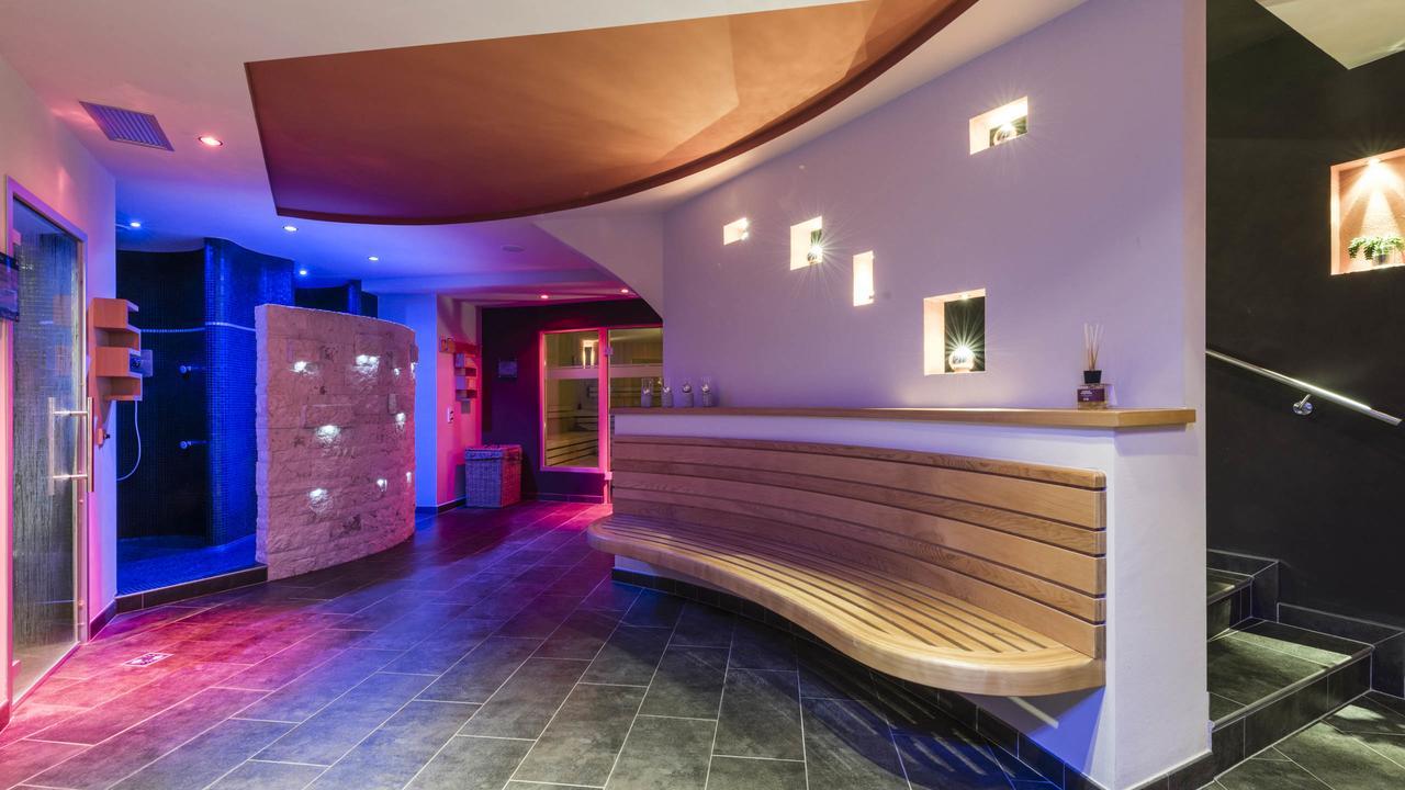 Der Mohrenwirt **** Hotel Burgusio Luaran gambar
